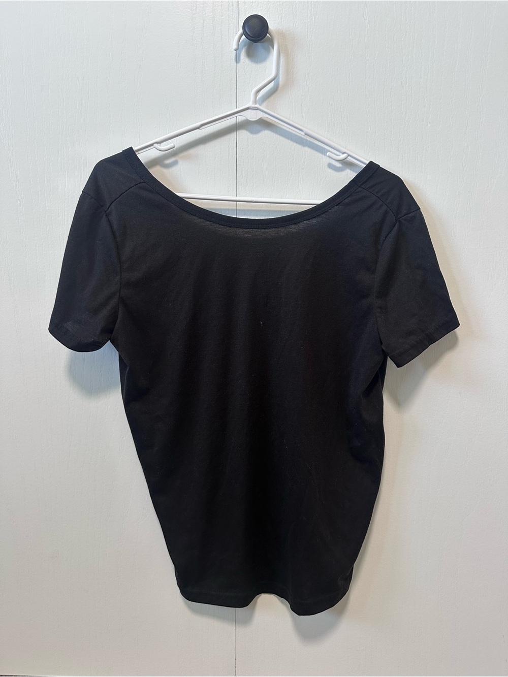 Women’s Scoop Neck Top with Open Back Twist